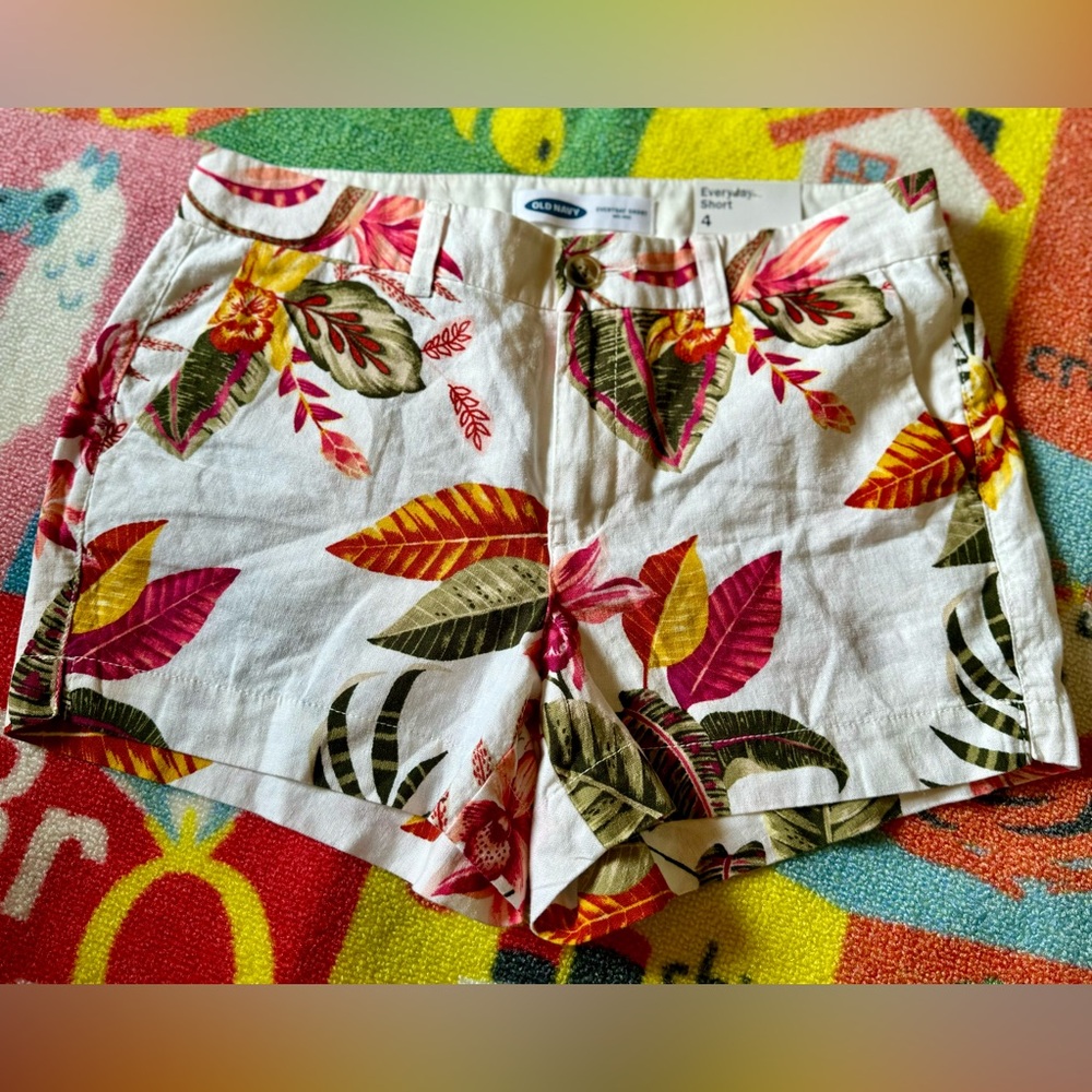 Old Navy size 4 women’s shorts